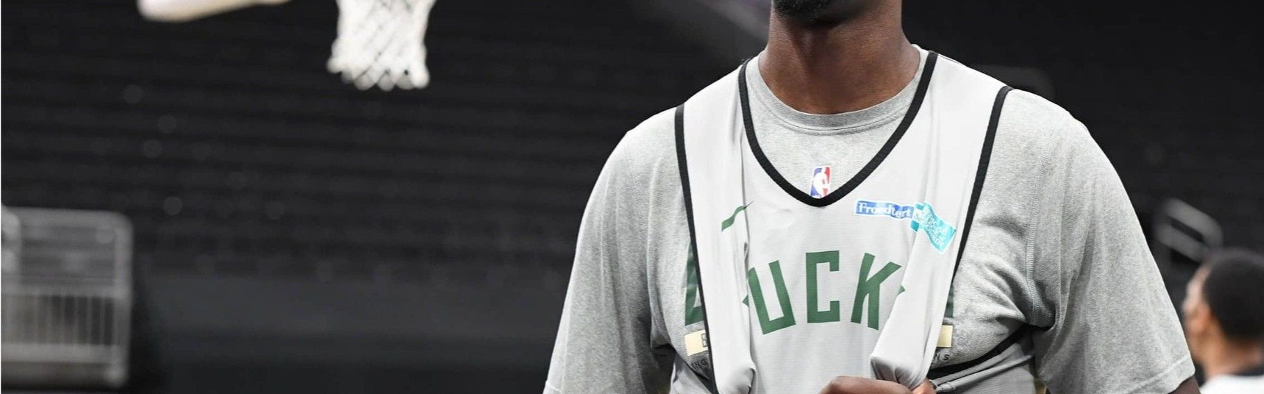 开云体育-赢在三分！雄鹿三分36投18中，首发球员合计14投11中