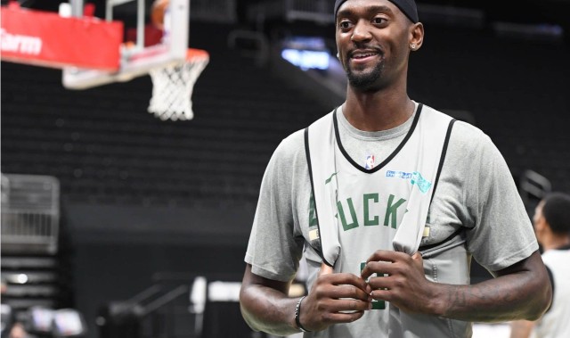 开云体育-赢在三分！雄鹿三分36投18中，首发球员合计14投11中