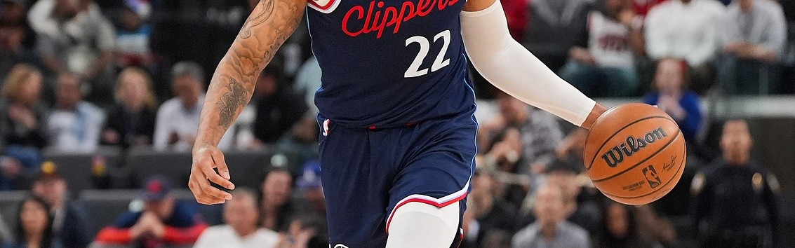 开云-哈登：我会帮乔丹·米勒&amp;桑德斯处于成功位置 但功劳是他们自己的