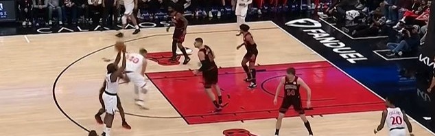 开云-梅开二度？哈登侧翼三分出手 再度投出三不沾