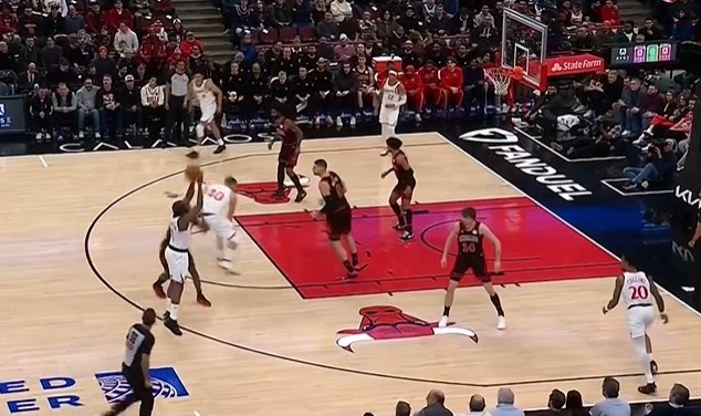 开云-梅开二度？哈登侧翼三分出手 再度投出三不沾