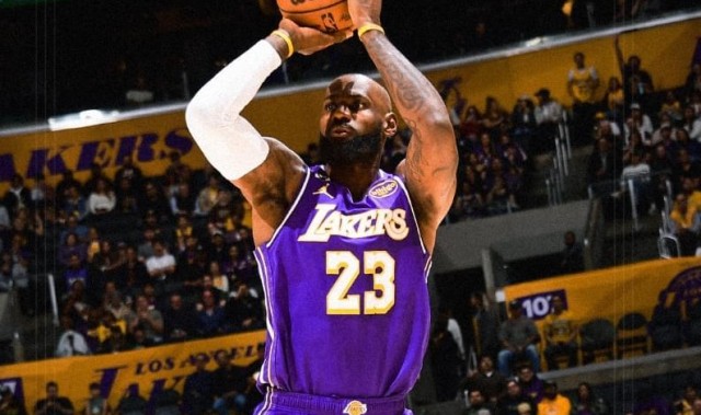 开云-逆转！恩比德35+7东契奇伤退，里夫斯35+6立功，老詹险拿尴尬三双