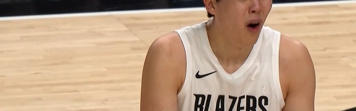 开云体育-拓媒：杨瀚森总抱怨裁判 可有些犯规/违例太明显 难道在CBA不吹？