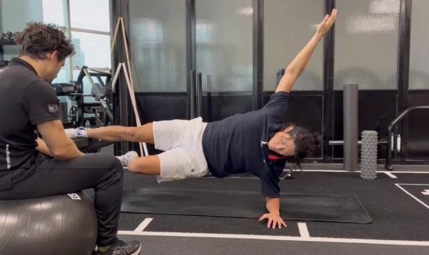 开云-张之臻办婚礼不忘练体能 办完婚礼立马出国冬训